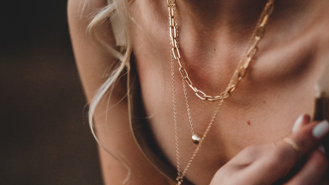 How to Clean Necklaces Appropriately