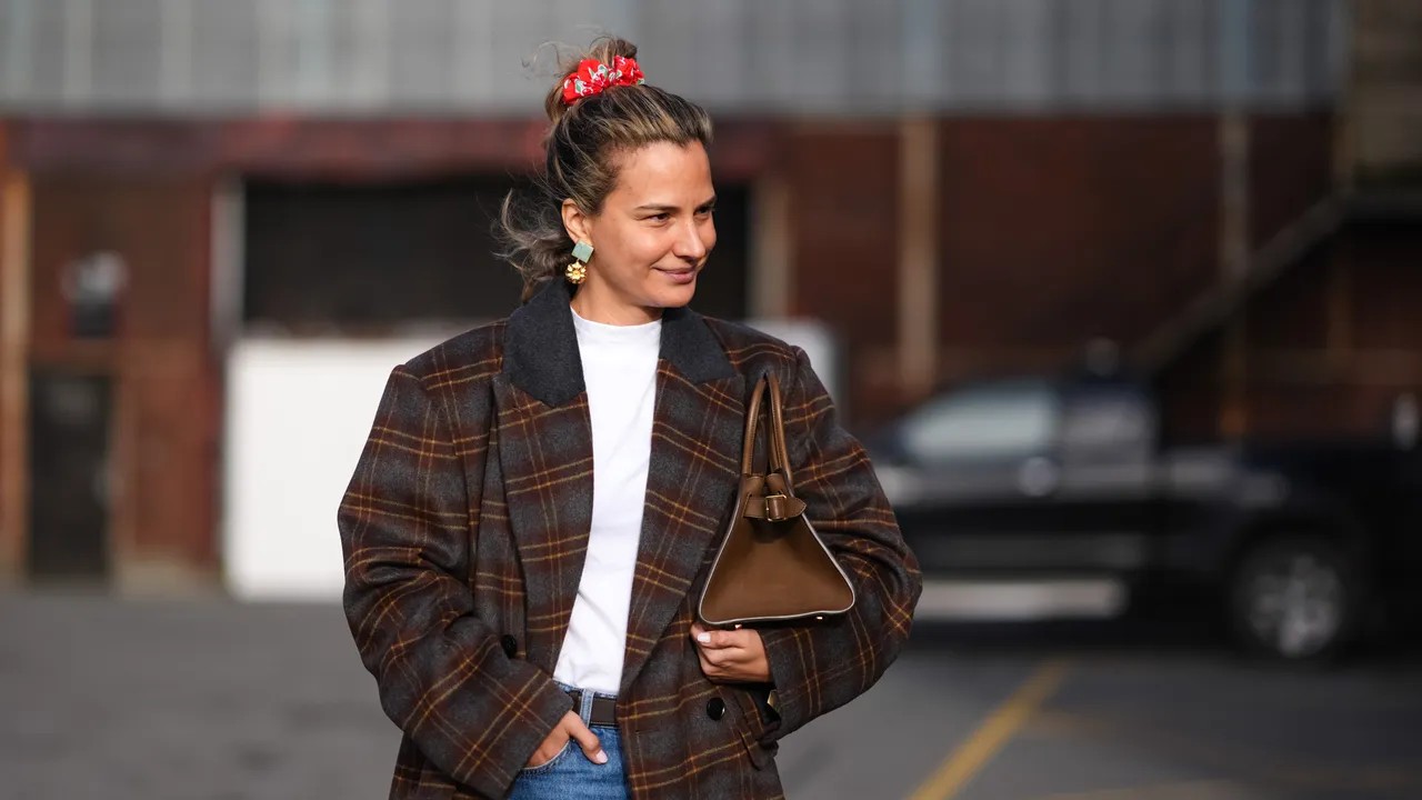 Why the French Tuck Works for Minimalist and Retro Styles Alike