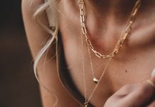 How to Clean Necklaces Appropriately